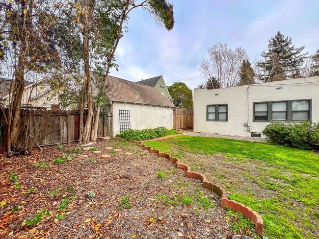Building Photo - Classic Downtown Napa Duplex with Modern Upgrades and Across from Fuller Park