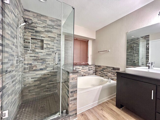 Building Photo - 3/BR 2/BA Home with Natural Light, Big Bac...
