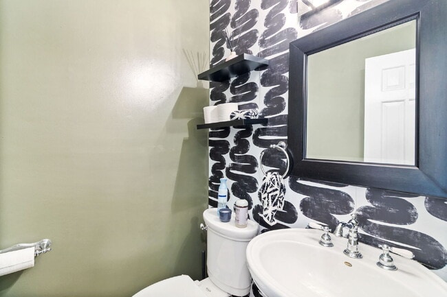 Building Photo - Spacious 4-Bedroom Haven with 3 Full Baths...