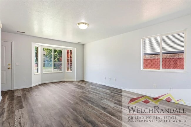Building Photo - Beautiful 3 Bed 1.5 Bath Townhome in Ogden