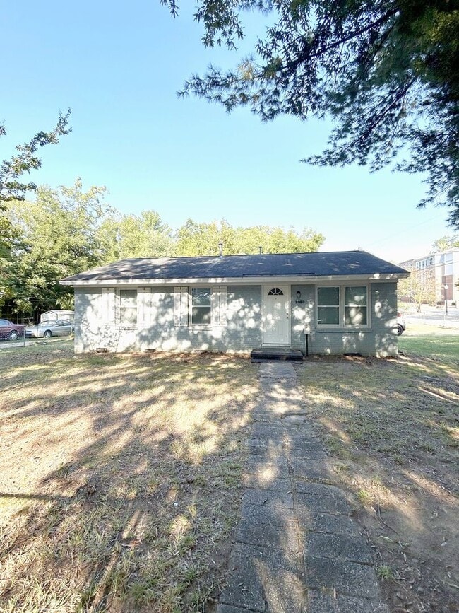 Building Photo - 3000 Rodman St