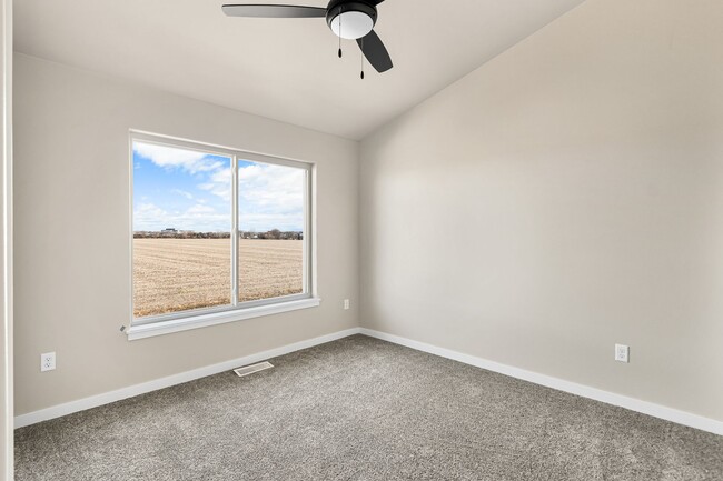 Building Photo - 3 BR Split Foyer