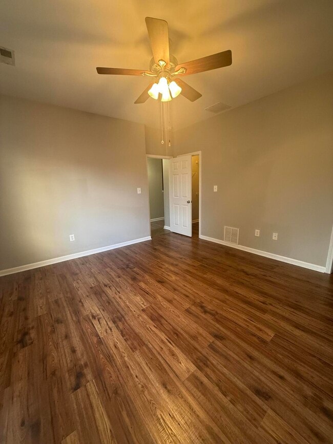 Building Photo - 858 Melanie Ln