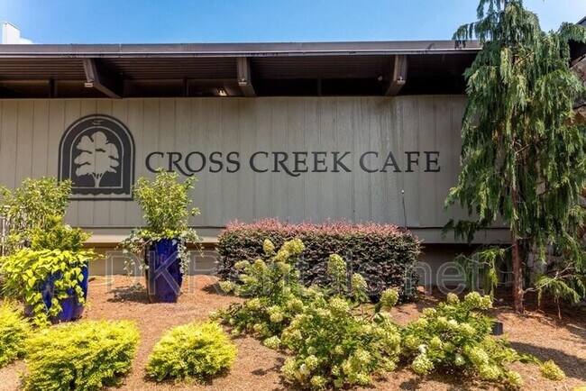 Building Photo - 82 Montre Square NW