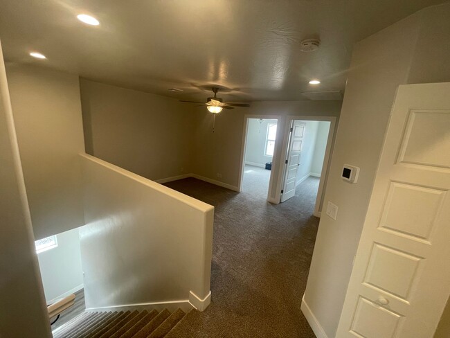 Building Photo - END UNIT Mustang Valley Townhome!!