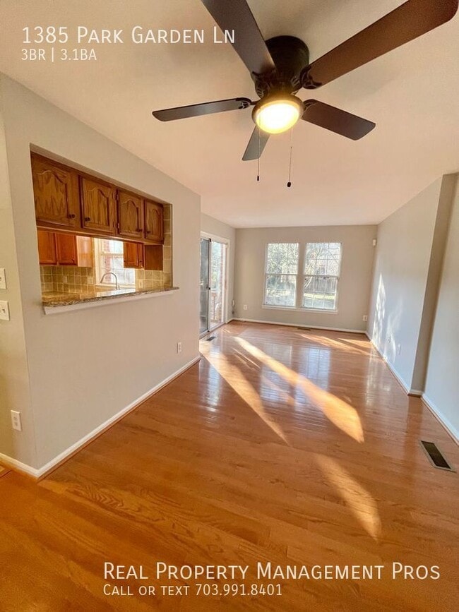 Building Photo - 1385 Park Garden Ln