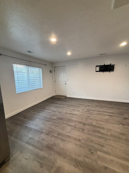 Building Photo - 4747 N Mount Nebo Dr