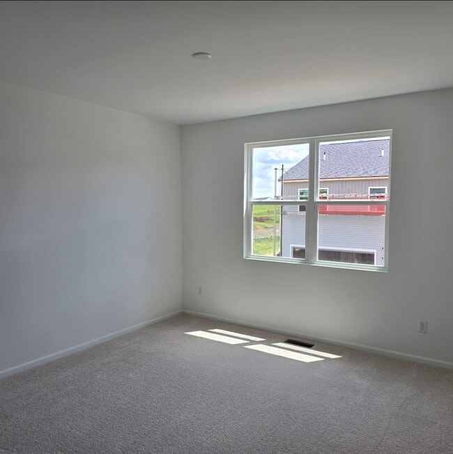 Building Photo - 249 Kingsport Dr