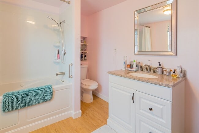 Building Photo - 313 High St