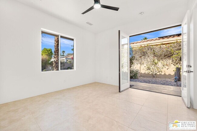 Building Photo - 4 Hillcrest Dr