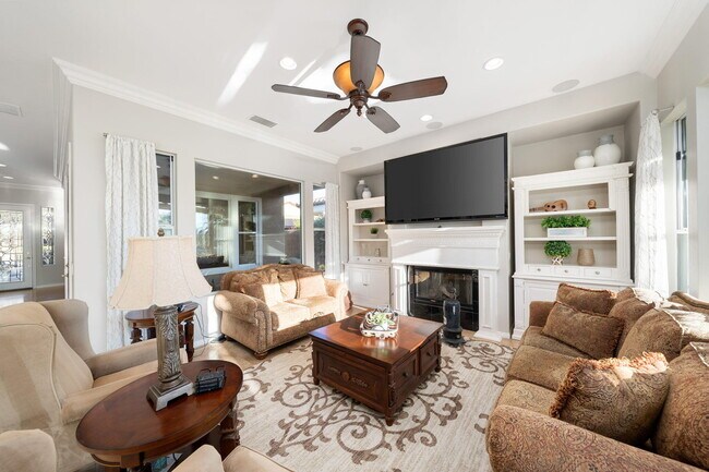 Building Photo - 60602 Juniper Ln