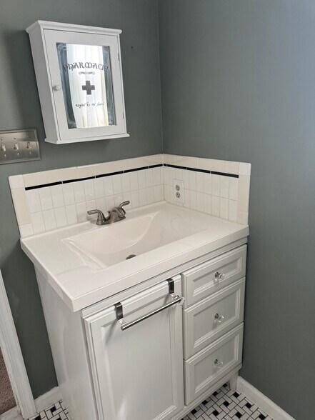 Primary bathroom - 416 Westridge Dr