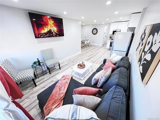 Building Photo - 451 Castle Hill Ave