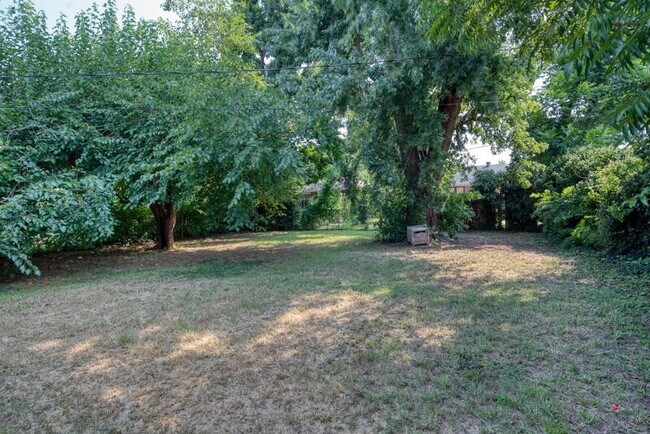Building Photo - 1722 Mattern Dr
