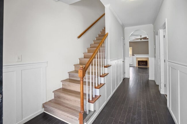 Building Photo - 4 Bedroom 2 Bath Townhouse in Pelham