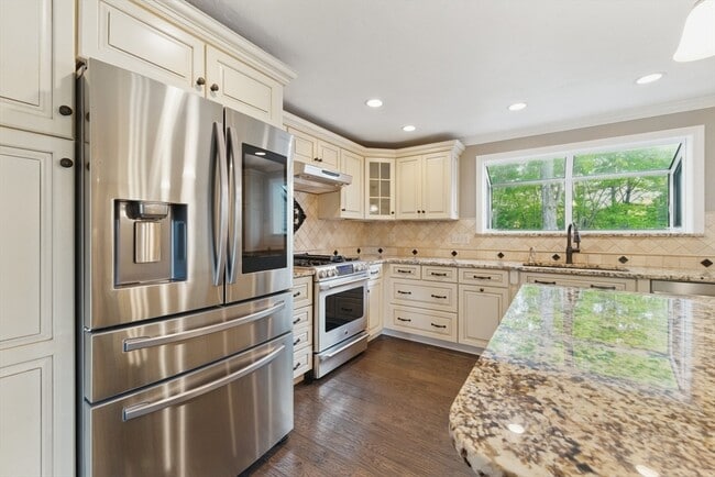 Building Photo - 121 Indian Meadow Dr