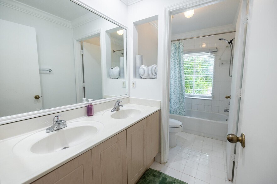 Building Photo - 4462 Lake Tahoe Cir