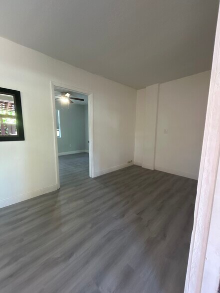 Building Photo - 927 SW 71st Ct