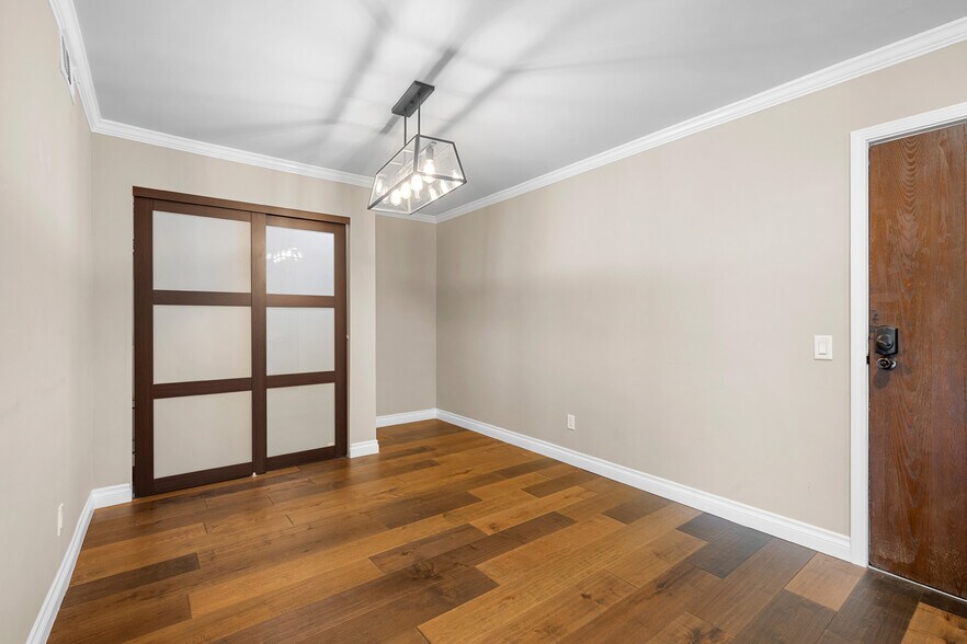 Building Photo - 310 N Jackson St