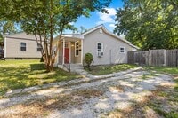 Building Photo - Update 1 bedroom Home with Fenced in Yard