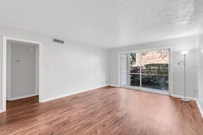 Building Photo - 4212 Lake Underhill Rd