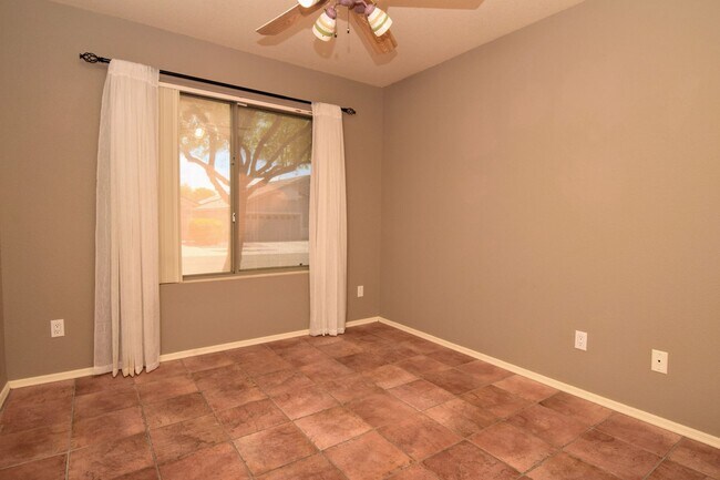 Building Photo - Bright & Open SE Tucson 3 Bed 2 Bath with ...