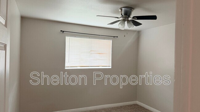 Building Photo - 523 E Malibu Dr
