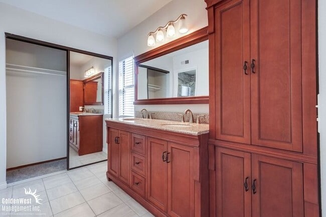 Building Photo - Charming 3Bdm 2Ba Condo in the Heart of Ca...
