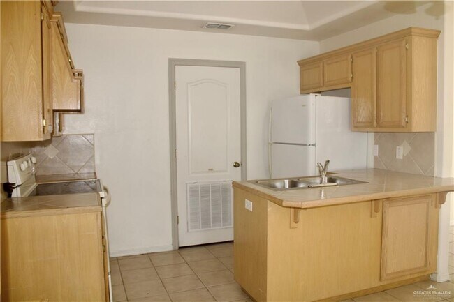 Building Photo - 12 Cervantes Ave