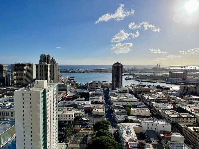 Building Photo - 1212 Nuuanu Ave
