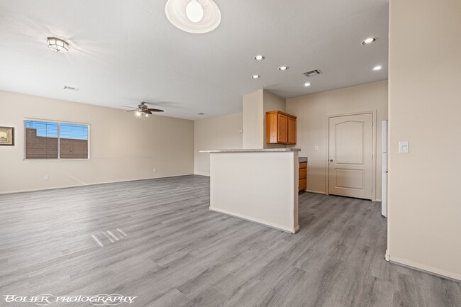 Building Photo - 470 Turtleback Rd