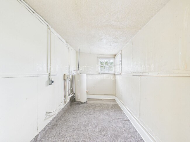 Building Photo - 4028 E 68th Terrace