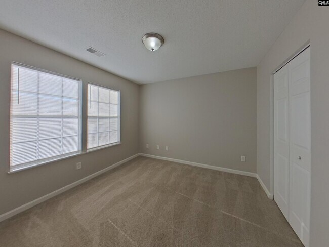 Building Photo - 204 Fox Grove Cir