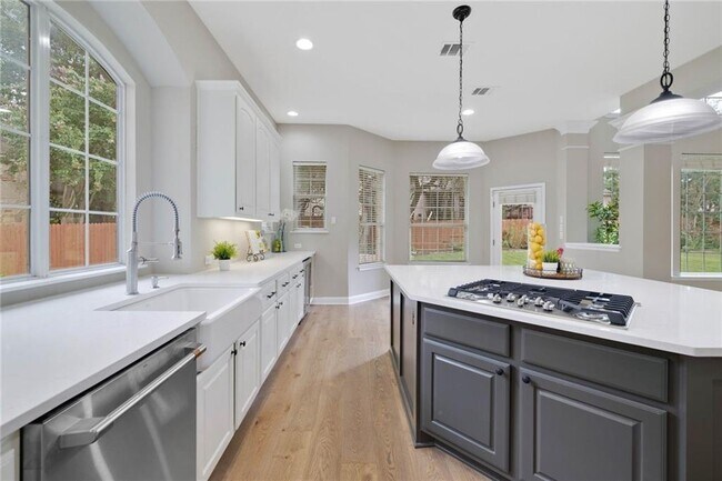 Building Photo - 3000 Welton Cliff Dr