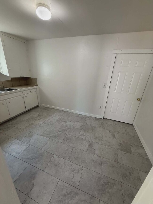 Building Photo - Newly remodel 2 Bedroom on Large lot