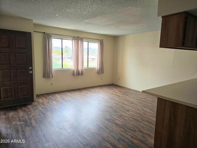 Building Photo - 455 N Tegner St