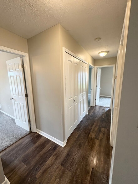 Building Photo - 10264 Knob Hill Dr