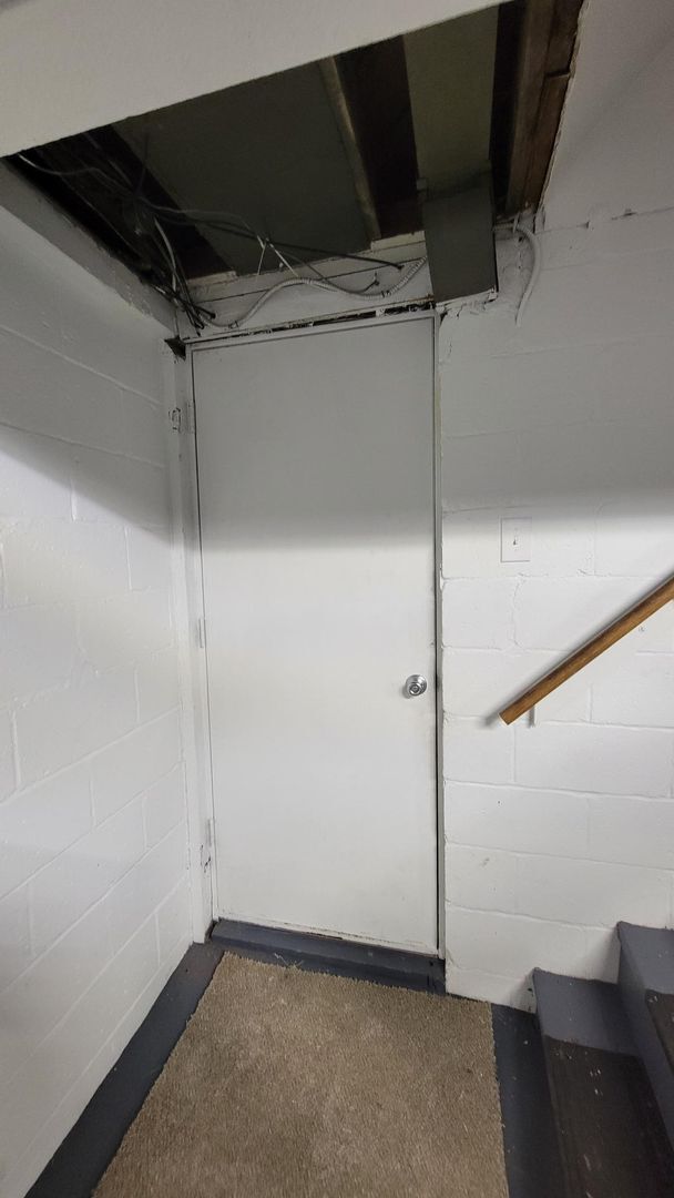 Building Photo - Spacious Three Bedroom Home