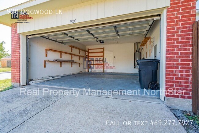 Building Photo - 920 Dogwood Ln