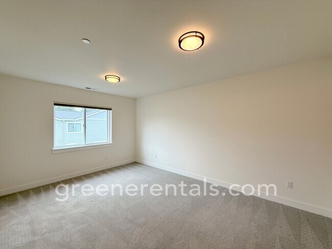 Building Photo - 2545 Natola Dr SE