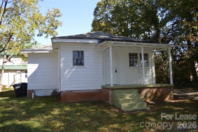 Building Photo - 245 N Main St