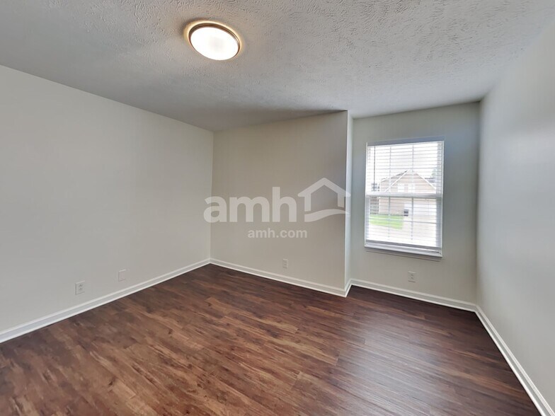 Building Photo - 1609 Carrick Dr