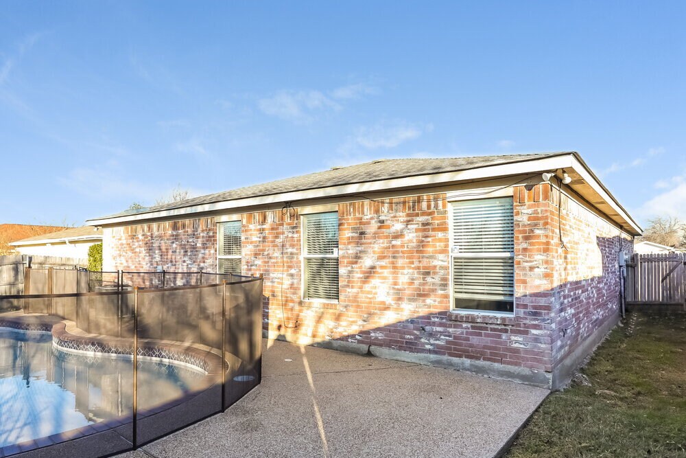 Building Photo - 4220 Fernleaf Dr