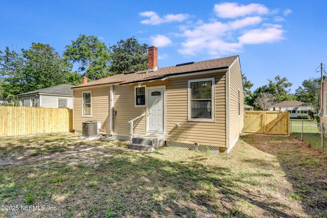 Building Photo - 5246 Sunderland Rd