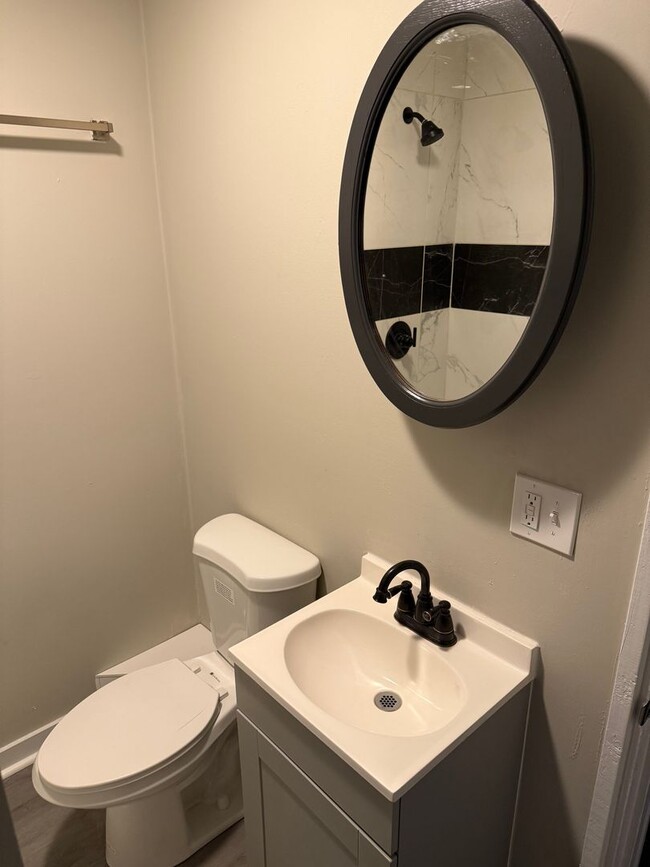 Building Photo - Charming 2 Bed 1 Bath House