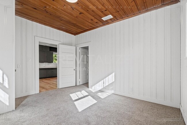 Building Photo - Updated 3 Bed 2 Bath with Large Fenced Yard