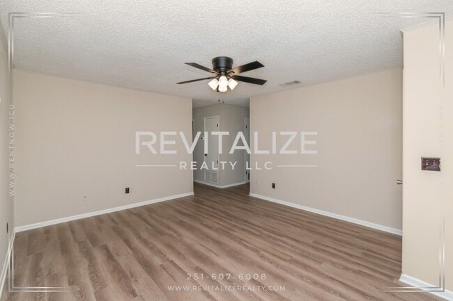 Building Photo - 3 Bedroom Bungalow in Mobile