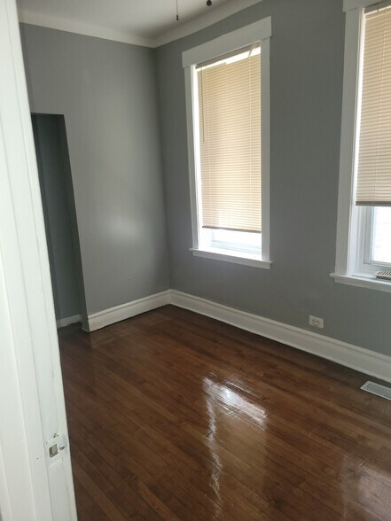 Building Photo - 4130 W Cullerton St