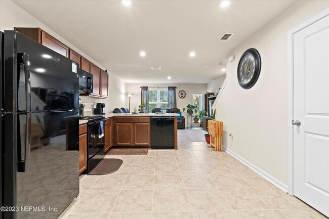 Building Photo - 5893-A Creekside Crossing Unit