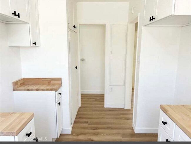 Building Photo - 510 E Arbor Vitae St